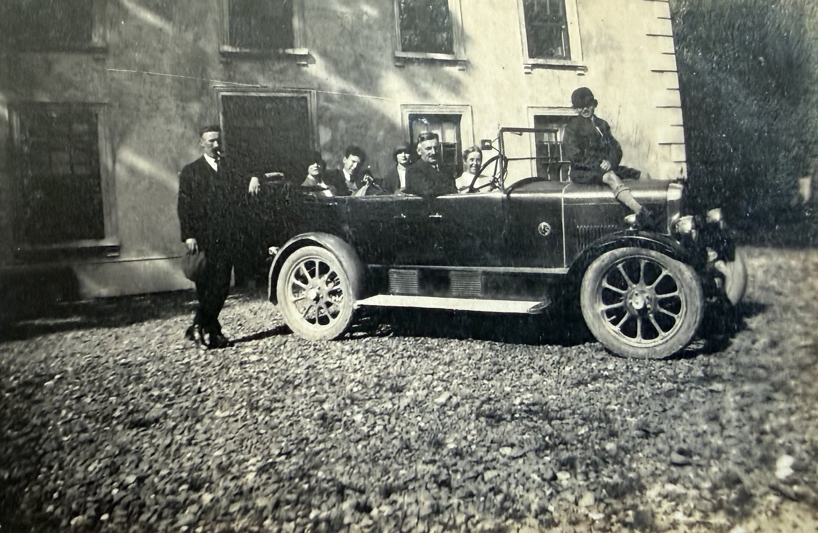 The Jones family at Dromgeb. Image: from the family album