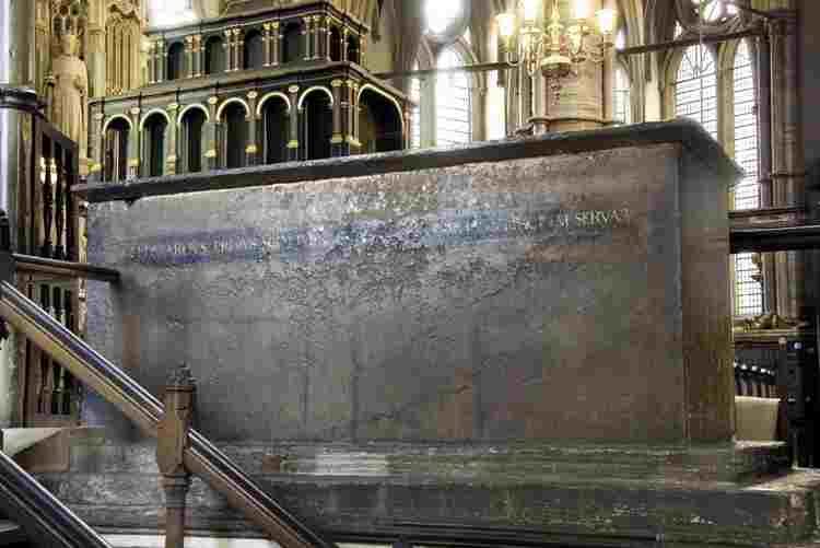 The tomb of Edward I in Westminster Abbey, the plainest in the abbey, bearing the painted inscription Edwardus Primus Scottorum Malleus, Pactum Serva: Edward the First, Hammer of the Scots, Keep the Vow. Image: © The Dean and Chapter of Westminster